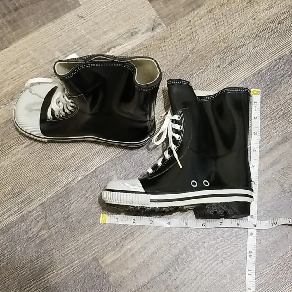 Harsh skate rainboots